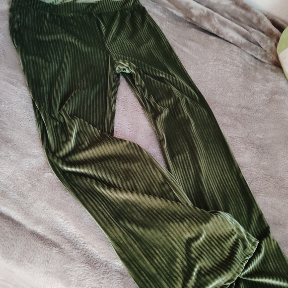 Pants - Green Velvet Legging Type Pants